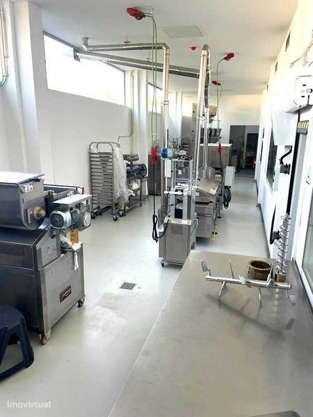 Propriété commerciale à Vila Nova de Famalicao, Portugal 600m² No. 353650