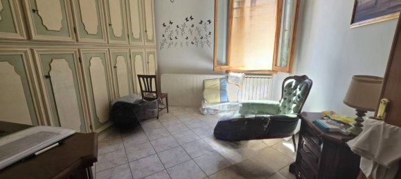 4 bedrooms Apartment in San Giovanni Valdarno, Italy No. 371975 8