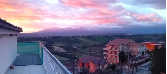 2 bedrooms Apartment in Pianella, Italy No. 329483 2