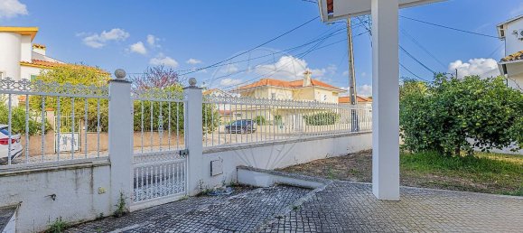 4 bedrooms House in Seixal, Portugal No. 22534 3