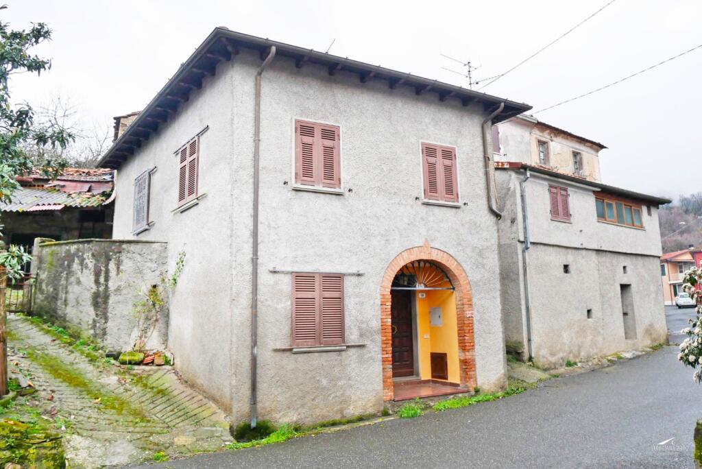 2 bedrooms House in Fivizzano, Italy No. 120163