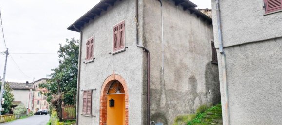 2 bedrooms House in Fivizzano, Italy No. 120163 2