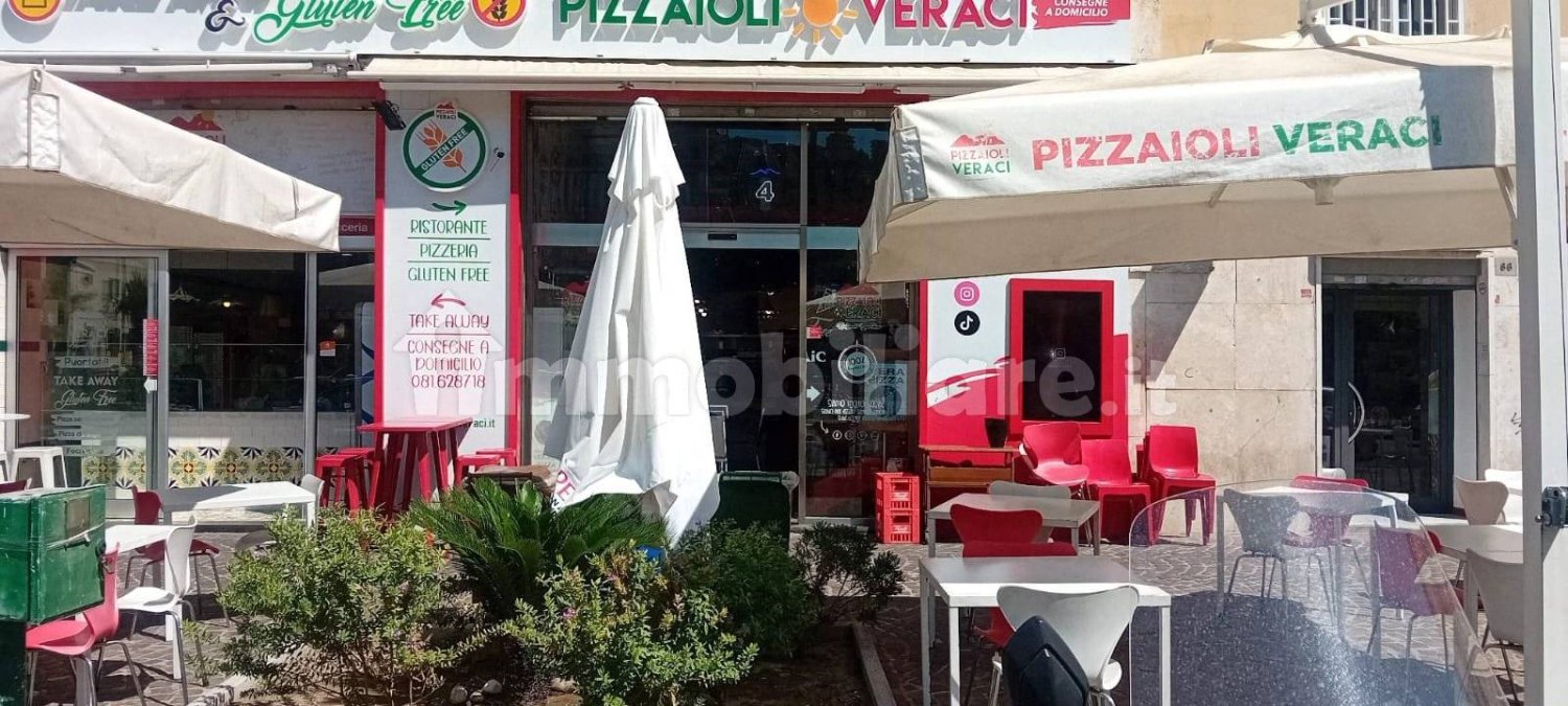 1 room Commercial property in Naples, Italy No. 259149