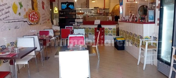 1 room Commercial property in Naples, Italy No. 259149 2
