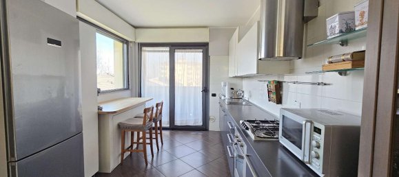 4 rooms Apartment in Vanzago, Italy No. 34900 2
