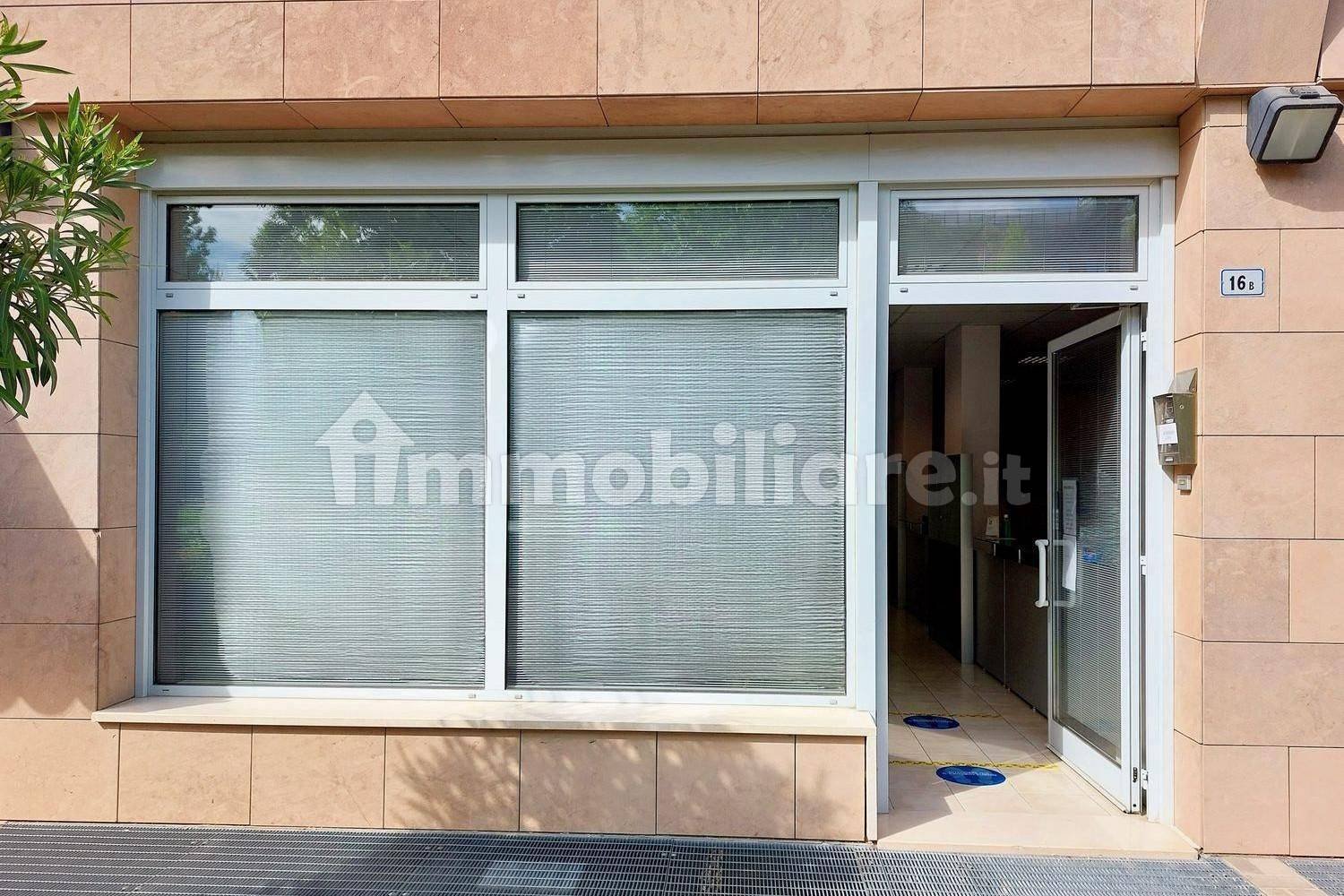 1 room Commercial property in Bologna, Italy No. 227296