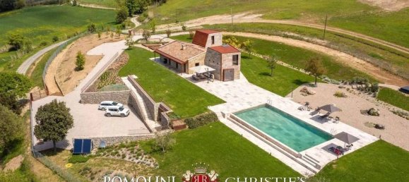 4 bedrooms Villa in Volterra, Italy No. 120495 9