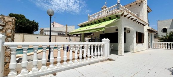 4 bedrooms House in La Zenia, Spain No. 160254 2