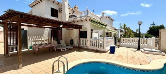 4 bedrooms House in La Zenia, Spain No. 160254 3