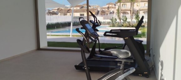 2 bedrooms Penthouse in Cabo Roig, Spain No. 5907 11