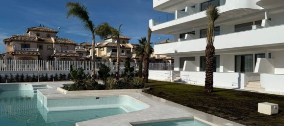2 bedrooms Penthouse in Cabo Roig, Spain No. 5907 3