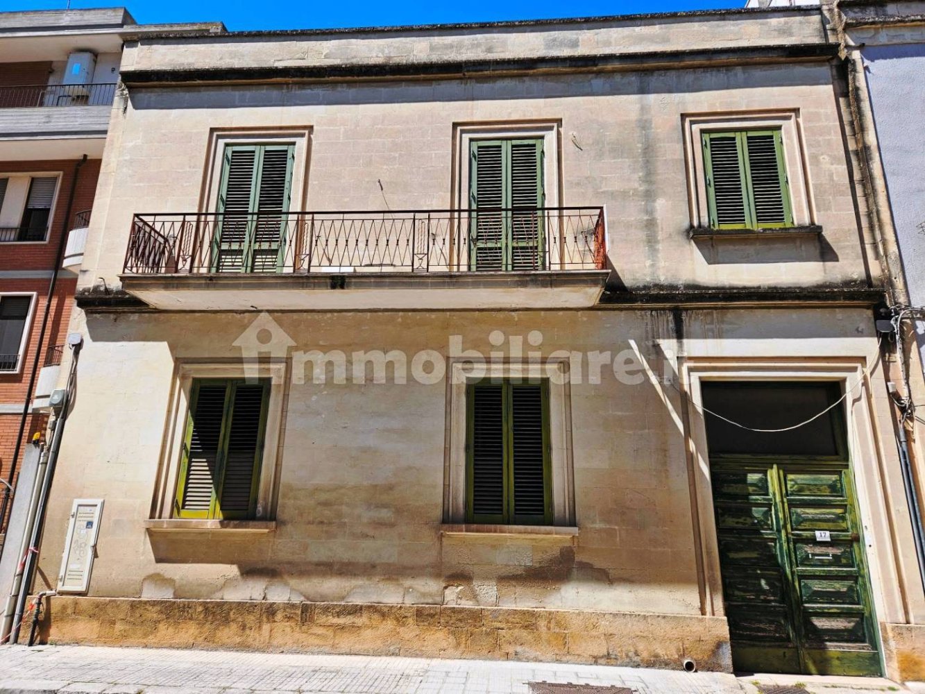 5 rooms Building in Lecce, Italy No. 34630