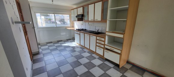 3 Schlafzimmer Haus in Montsurs, France, Nr. 99880 4