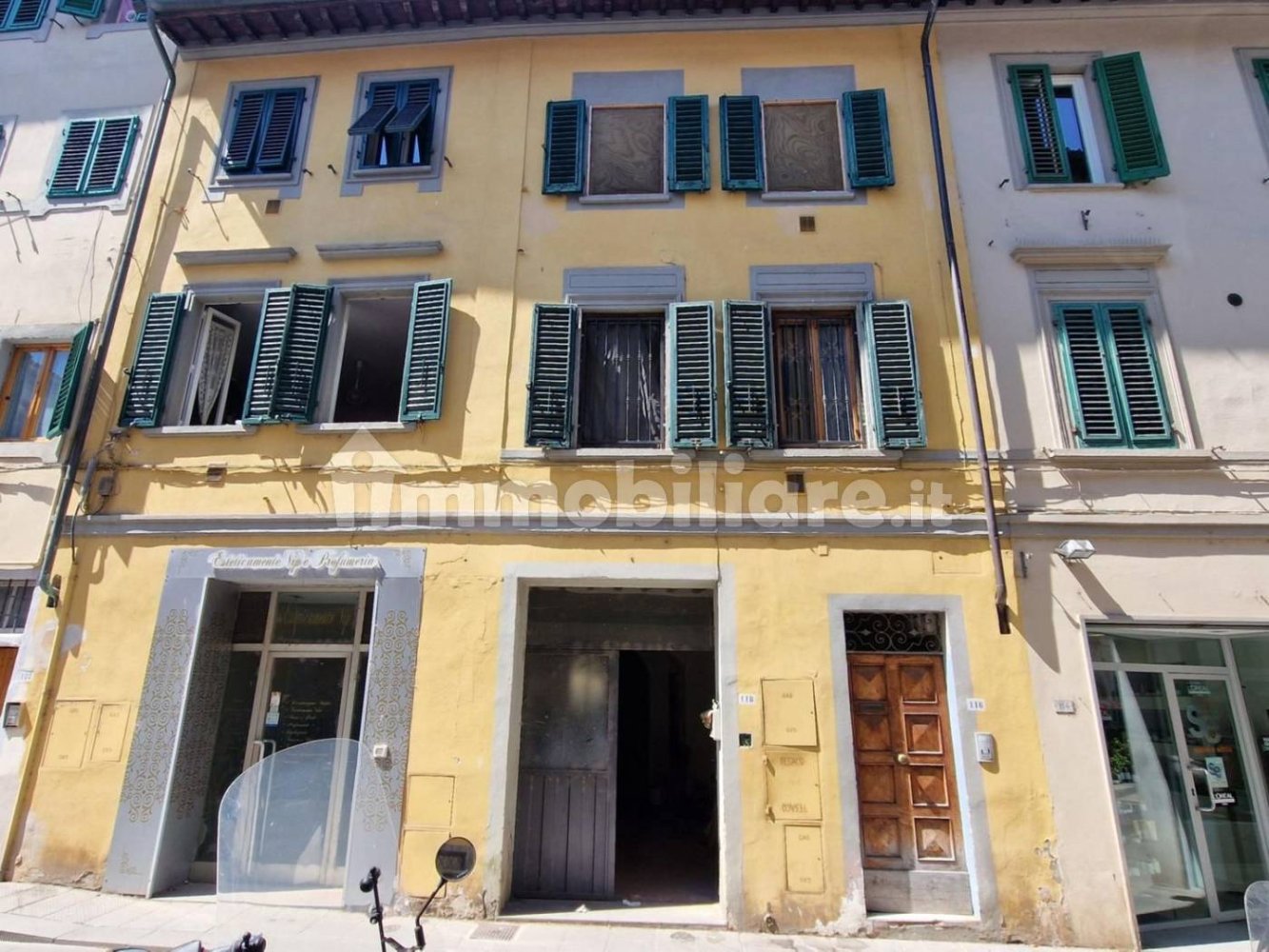 106m² Commercial property in Figline e Incisa Valdarno, Italy No. 326298