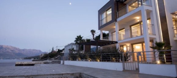 4 bedrooms Commercial property in Tivat, Montenegro No. 119 2