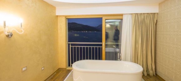 4 bedrooms Commercial property in Tivat, Montenegro No. 119 7