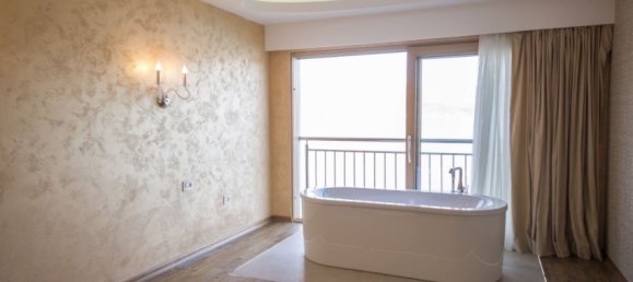 4 bedrooms Commercial property in Tivat, Montenegro No. 119 8