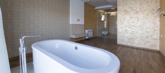 4 bedrooms Commercial property in Tivat, Montenegro No. 119 15