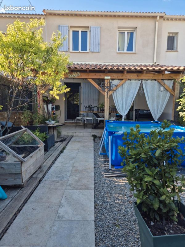 Casa de 3 dormitorios en Carpentras, France No. 277090