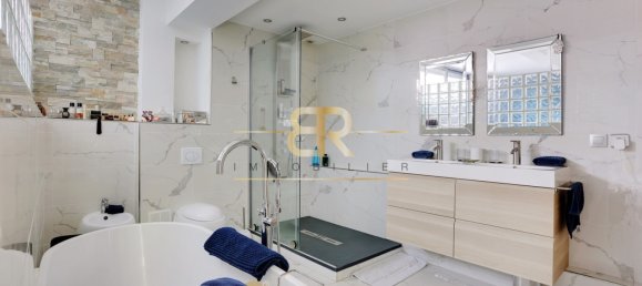 3 bedrooms Apartment in Les Lilas, France No. 181822 8