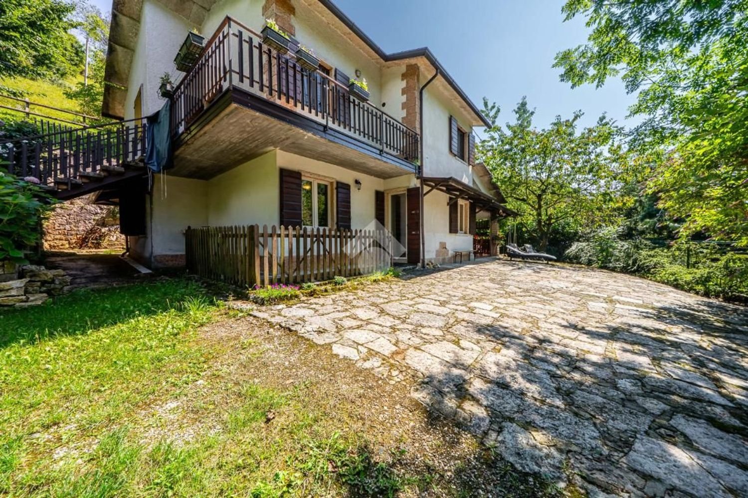 5 rooms Apartment in Roveré Veronese, Italy No. 300907