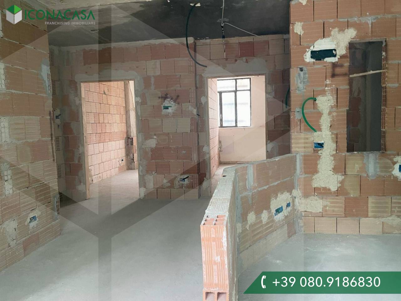 Квартира с 4 комнатами в Бари, Италия № 29154