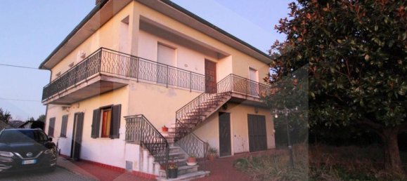 7 rooms Apartment in Santa Maria a Monte, Italy No. 18234 3