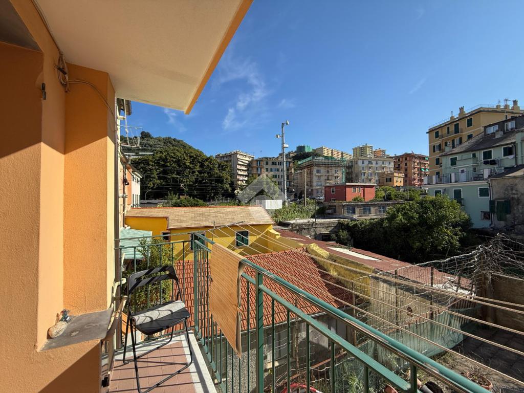 Apartamento de 2 habitaciónes en Genoa, Italy No. 381038