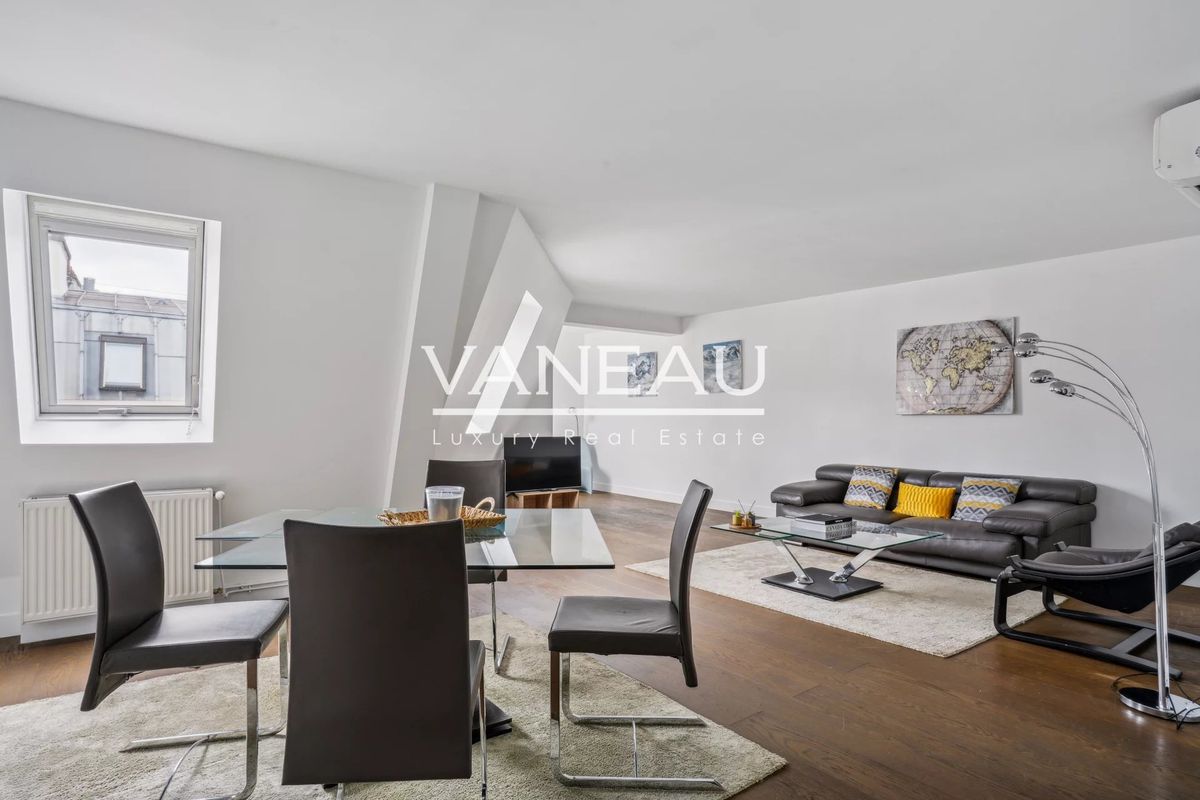 2 bedrooms Apartment in Paris, France No. 111670