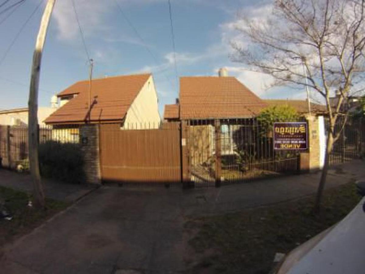 3 bedrooms House in Moron, Argentina No. 55822