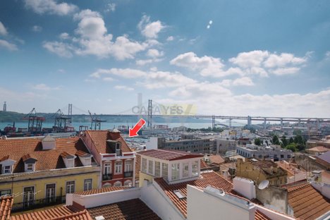 180m² Building in Lisbon, Portugal No. 89377