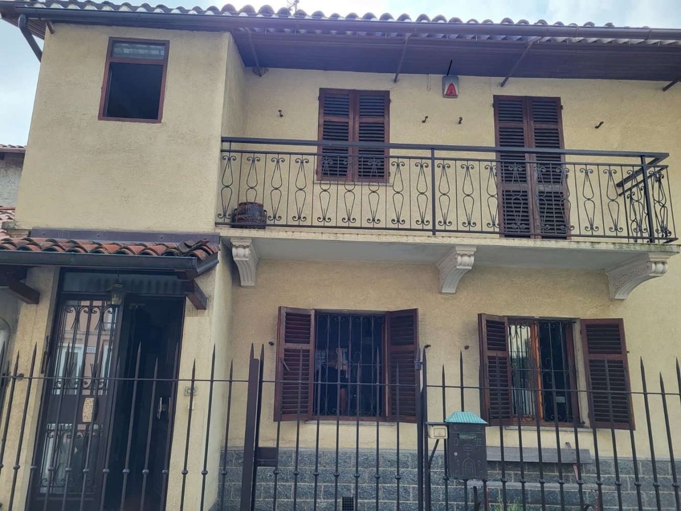 Дом с 7 комнатами в Биелла, Италия № 256363