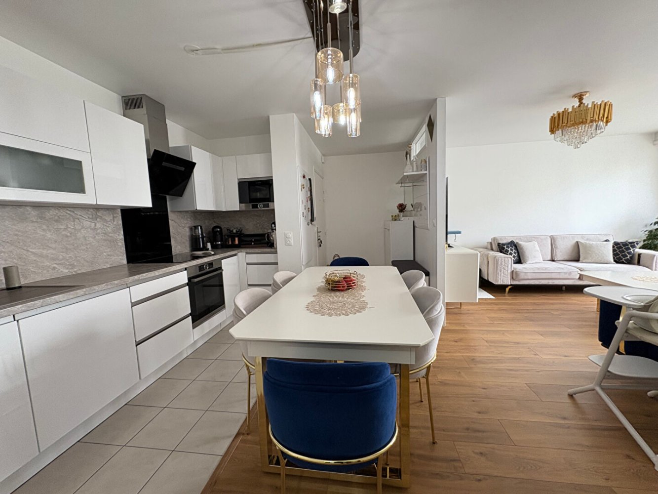 3 rooms Apartment in Rosny-sous-Bois, France No. 328463