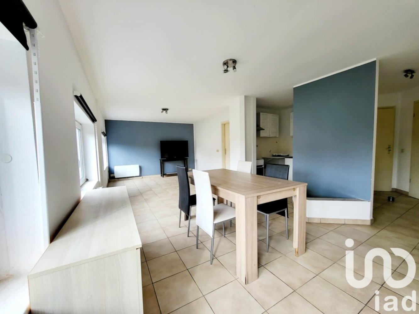 3-salle Appartement à Longlaville, France No. 239493