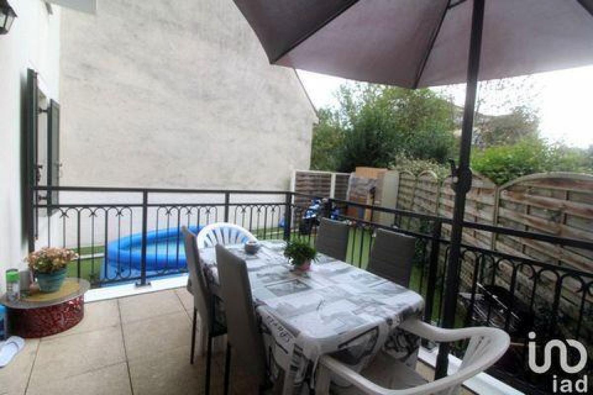 Condominio de 2 dormitorios en Montfermeil, France No. 29217