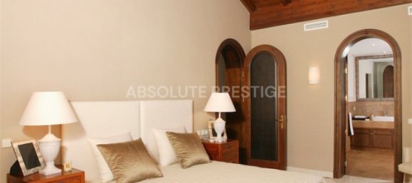 5 bedrooms Villa in Benahavis, Spain No. 89180 6