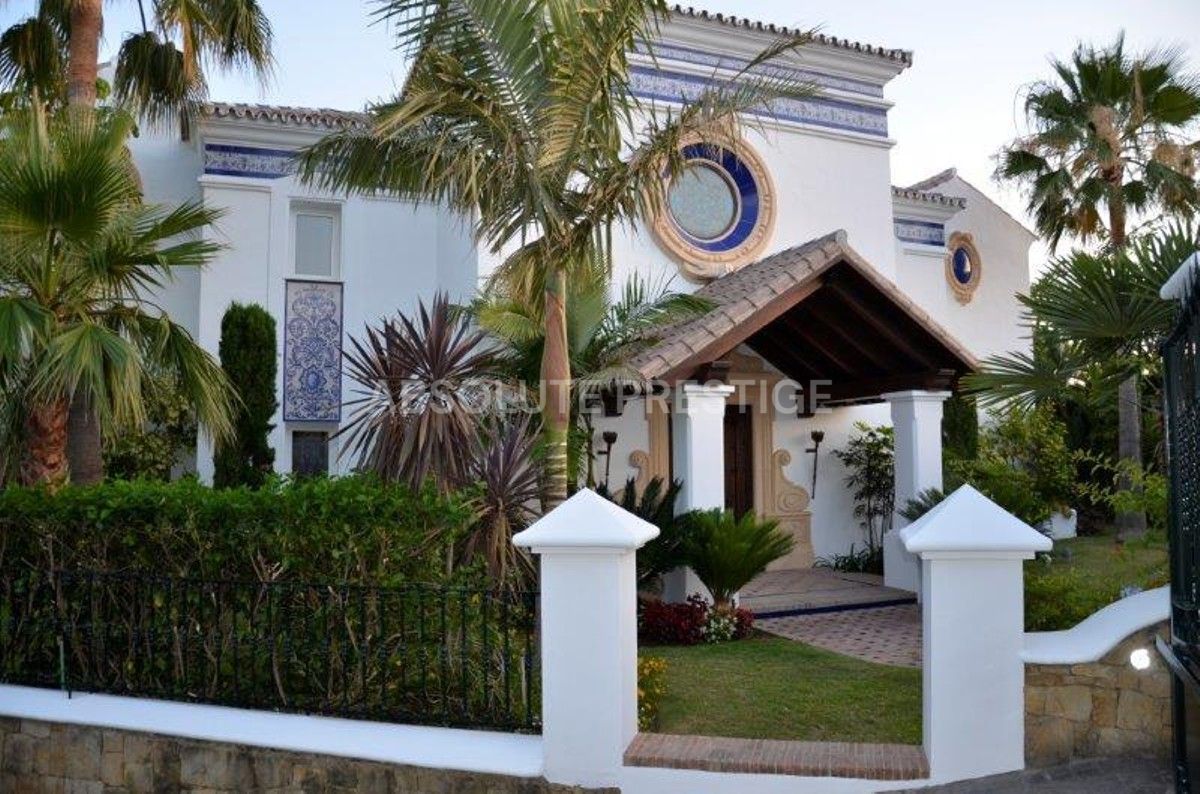 5 bedrooms Villa in Benahavis, Spain No. 89180