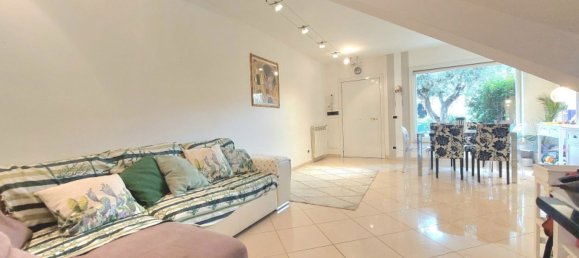 4 rooms Apartment in Rome, Italy No. 196137 4