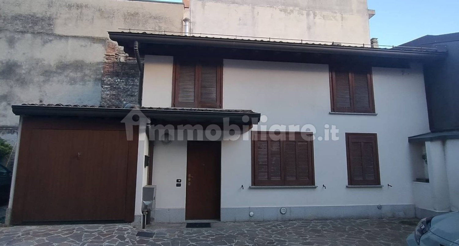 2 chambres Maison à Mariano Comense, Italy No. 323741