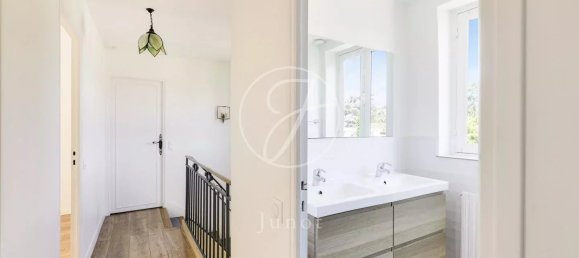 5 bedrooms Villa in Marnes-la-Coquette, France No. 347953 10