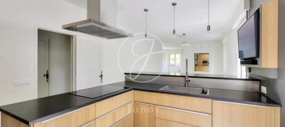 5 bedrooms Villa in Marnes-la-Coquette, France No. 347953 8