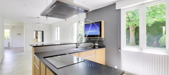 5 bedrooms Villa in Marnes-la-Coquette, France No. 347953 5