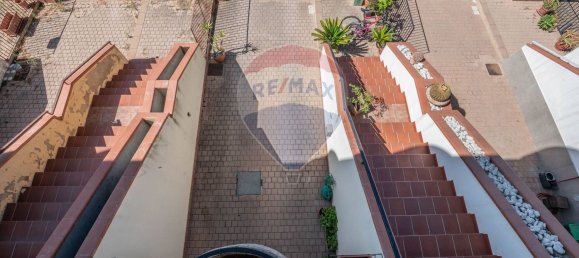 Дом с 6 комнатами в Кальтаджироне, Италия № 305596 35