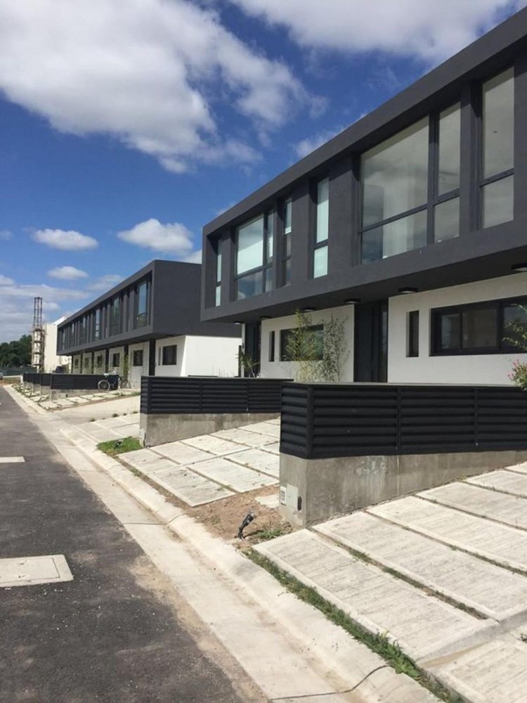 3 bedrooms House in San Miguel, Argentina No. 11122