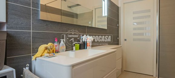 3 rooms Apartment in Sirmione, Italy No. 279461 10