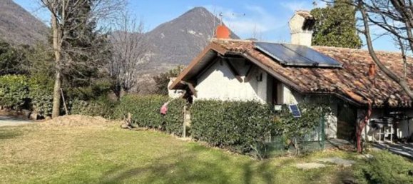 5 rooms Villa in Erba, Italy No. 3270 16