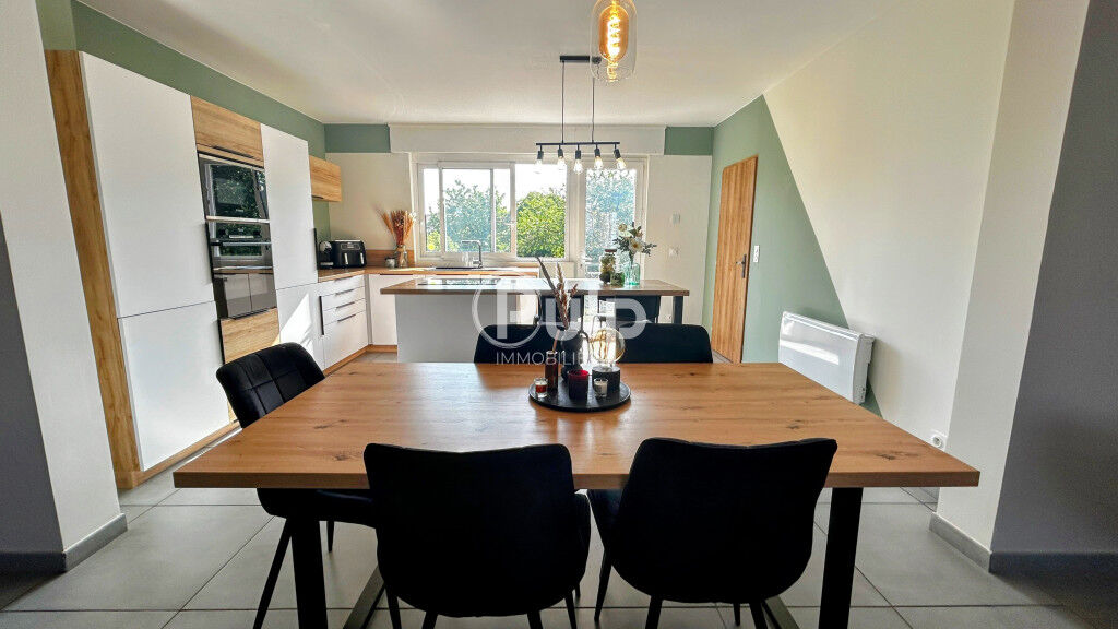  Castillos de 3 dormitorios en Courrieres, France No. 336448