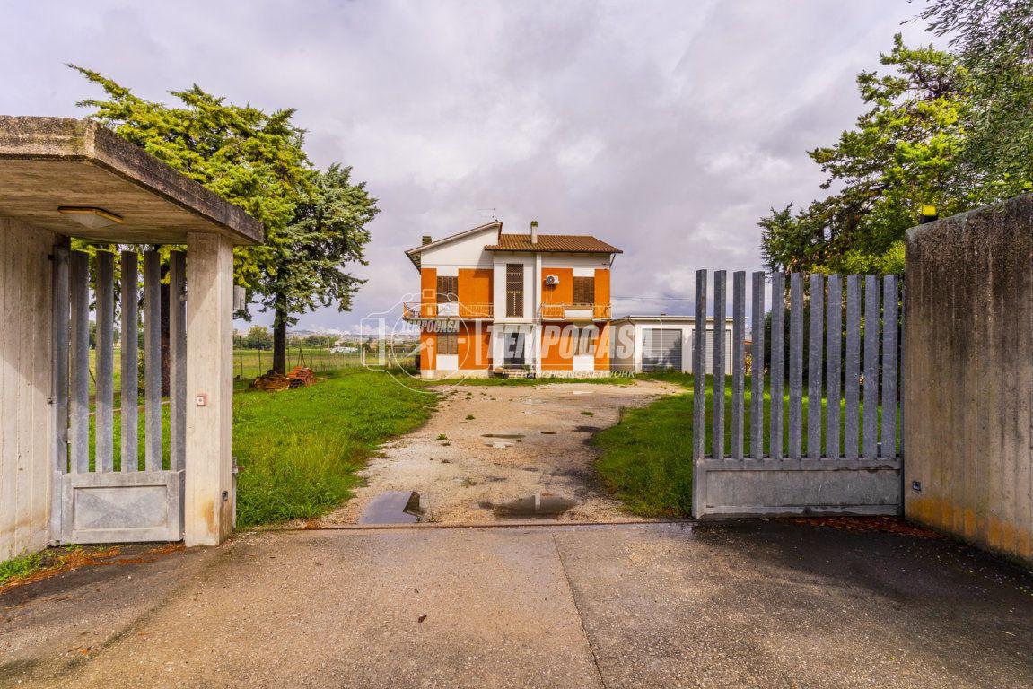 5غرفة منزل في Montecosaro, Italy رقم 129286