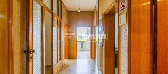 5غرفة منزل في Montecosaro, Italy رقم 129286 42