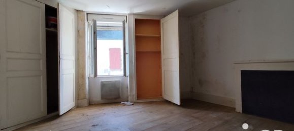 2 bedrooms Townhouse in Mazieres-en-Gatine, France No. 301150 4